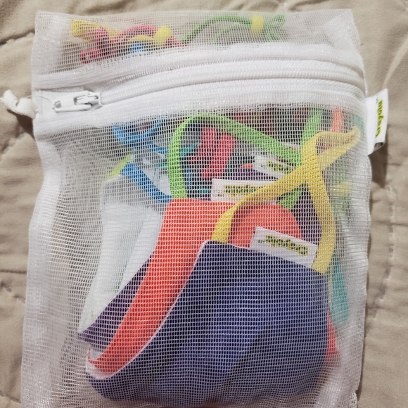 Crayola brand TODDLER masks - Picture 2 of 2